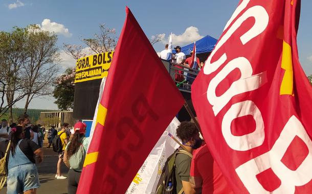 Ato contra Jair Bolsonaro reuniu o MBL e partidos como o PCdoB