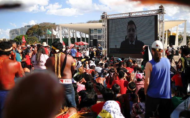 Indígenas acompanham julgamento sobre o marco temporal