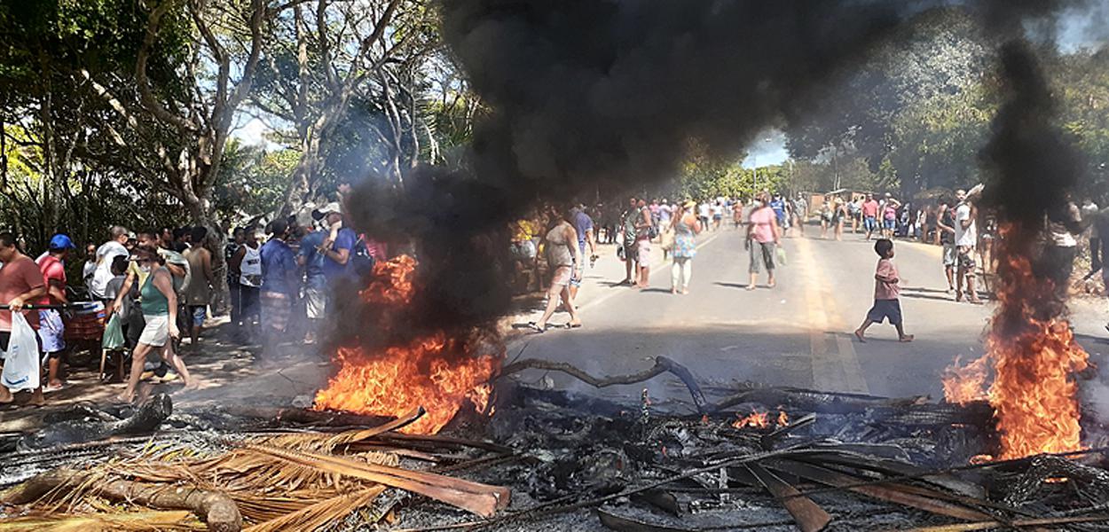 Pataxós se manifestam contra racismo e truculência policial no sul da Bahia