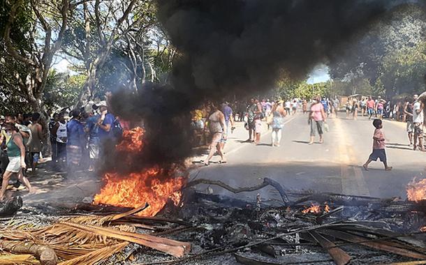 Pataxós se manifestam contra racismo e truculência policial no sul da Bahia