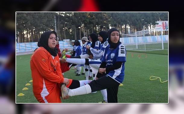 Jogadoras de Herat, no Afeganistão, retratadas no documentário 'Herat Football Club'