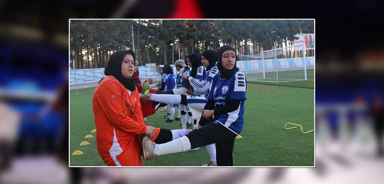 Jogadoras de Herat, no Afeganistão, retratadas no documentário 'Herat Football Club'