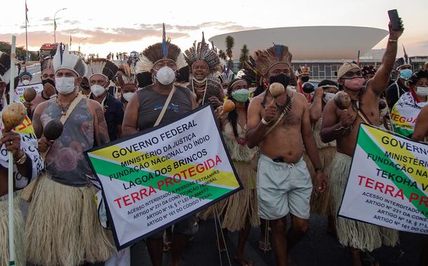 Indígenas protestam em Brasília contra o marco temporal e o PL 490