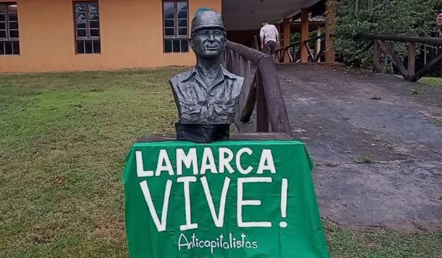 Busto em homenagem ao guerrilheiro Carlos Lamarca em Cajati (SP)