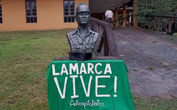 Busto em homenagem ao guerrilheiro Carlos Lamarca em Cajati (SP)