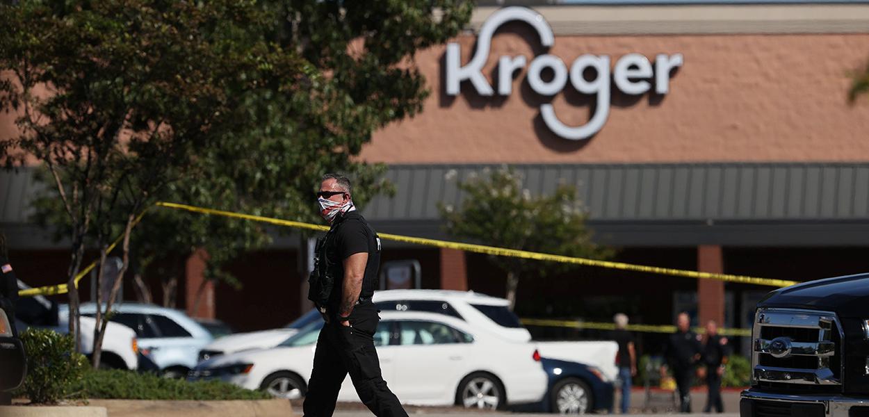 Atirador mata uma pessoa, fere 12 e comete suicídio em supermercado nos EUA