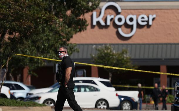 Atirador mata uma pessoa, fere 12 e comete suicídio em supermercado nos EUA
