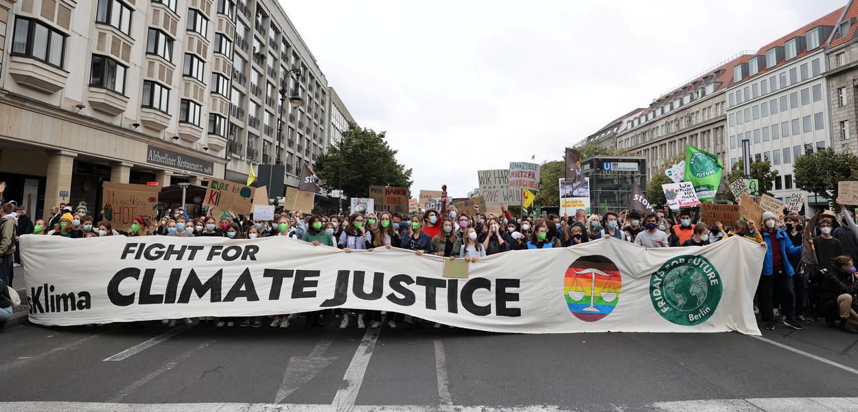 Protesto contra a mudança climática em frente ao edifício do Reichstag, em Berlim24/09/2021