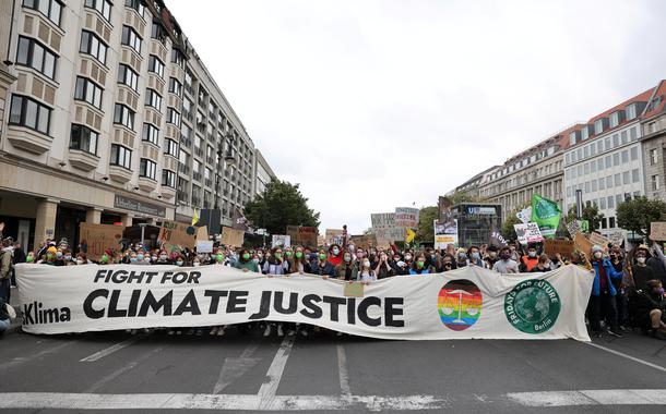 Protesto contra a mudança climática em frente ao edifício do Reichstag, em Berlim24/09/2021