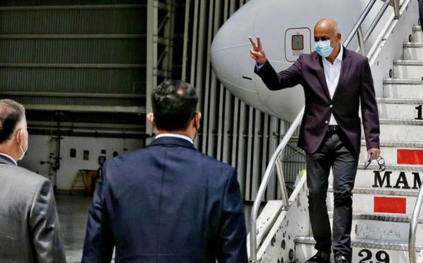 Delegação do governo venezuelano chega ao México para diálogo com oposição