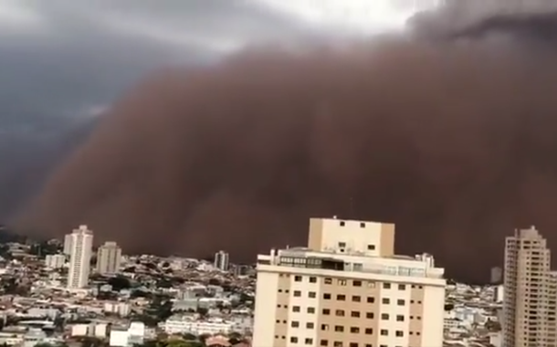 Tempestade de areia em Franca, interior de São Paulo