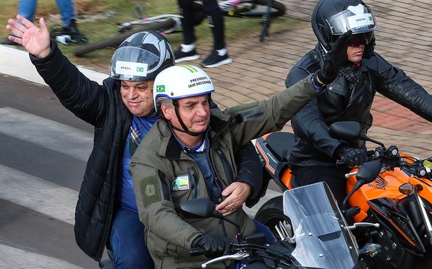 Bolsonaro em motociata em Chapecó