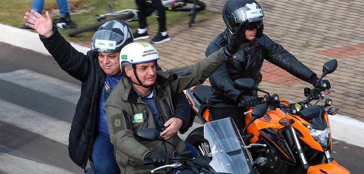 Bolsonaro em motociata em Chapecó