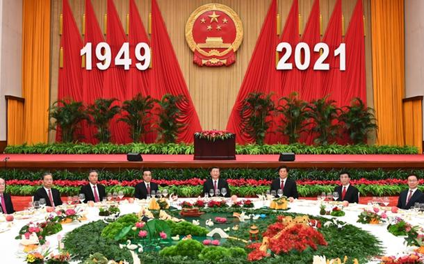 (210930) -- BEIJING, Sept. 30, 2021 (Xinhua) -- The Communist Party of China and state leaders Xi Jinping, Li Keqiang, Li Zhanshu, Wang Yang, Wang Huning, Zhao Leji, Han Zheng and Wang Qishan, attend a reception to celebrate the 72nd anniversary of the founding of the People's Republic of China along with nearly 500 guests from home and abroad in Beijing, capital of China, Sept. 30, 2021.
  China's State Council on Thursday held the reception at the Great Hall of the People in Beijing. (Xinhua/Xie Huanchi)