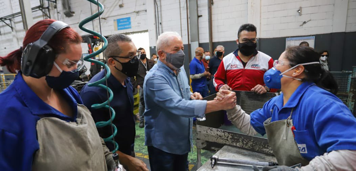 Ex-presidente Lula visita fábrica em Diadema