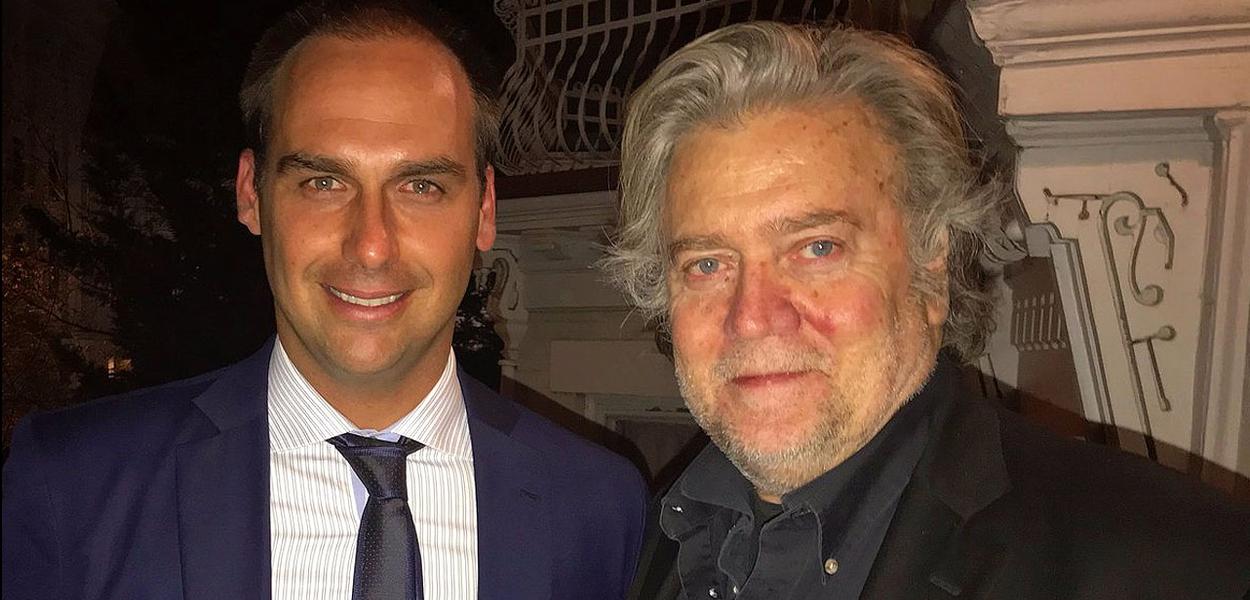 Eduardo Bolsonaro e o estrategista norte-americano Steve Bannon