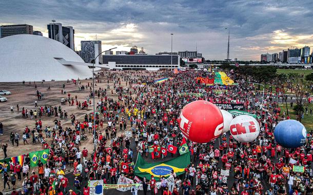 Milhares na Esplanada dos Ministérios contra Bolsonaro em 2 de outubro de 2021