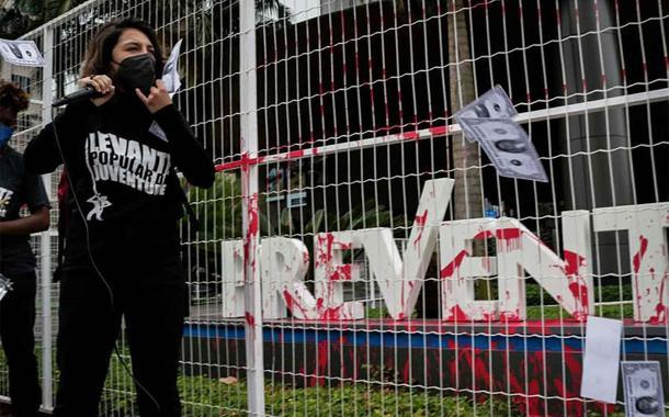 Sede da Prevent Senior em São Paulo foi alvo de ato do Levante Popular da Juventude na quinta-feira (30)