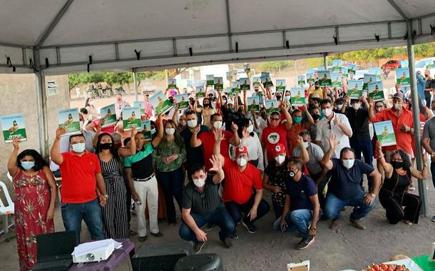 Entrega de títulos CDRU no assentamento Jaelson dos Santos, no Piauí