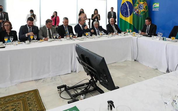 Jair Bolsonaro e Tereza Cristina em encontro com a bancada do agronegócio