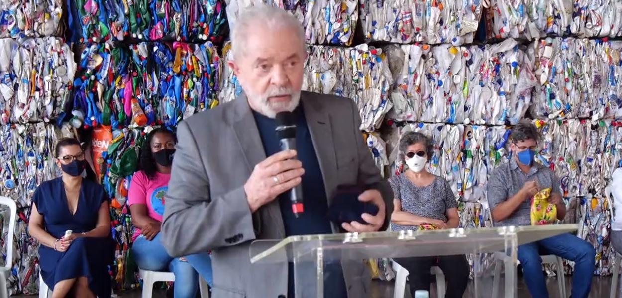 Ex-presidente Lula em encontro com catadores, em Brasília