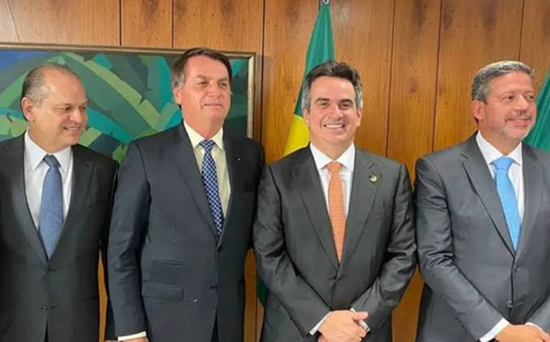 Bolsonaro com políticos do PP, partido do "Centrão". Da direita para a esquerda: Ricardo Barros, Ciro Nogueira e Arthur Lira