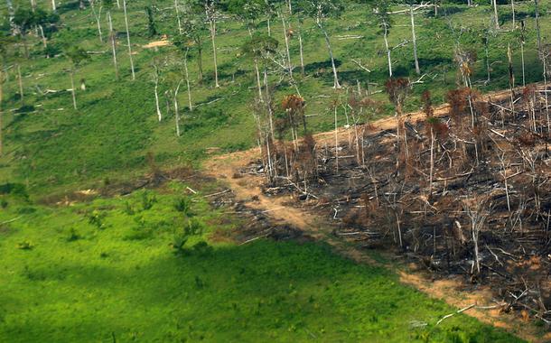 Vista aérea de área desmatada da Amazônia em Rondônia. 28/09/2021