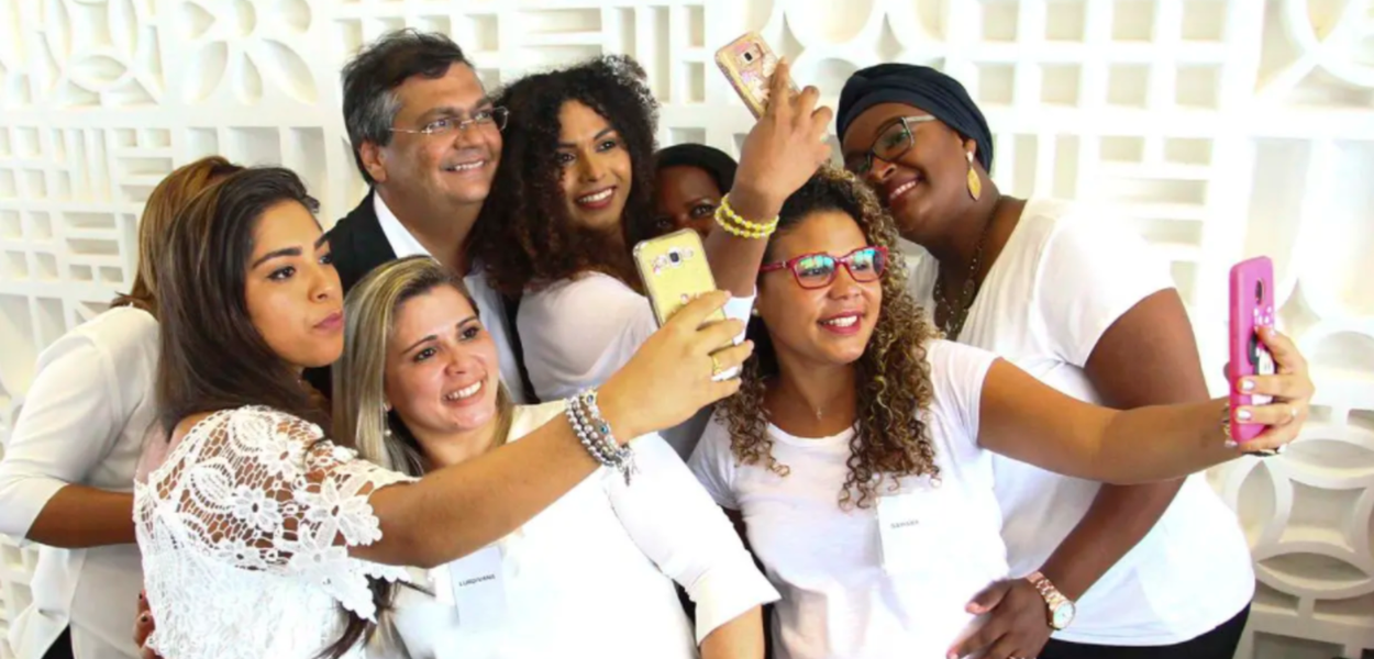 Flávio Dino com integrantes da União Brasileira de Mulheres