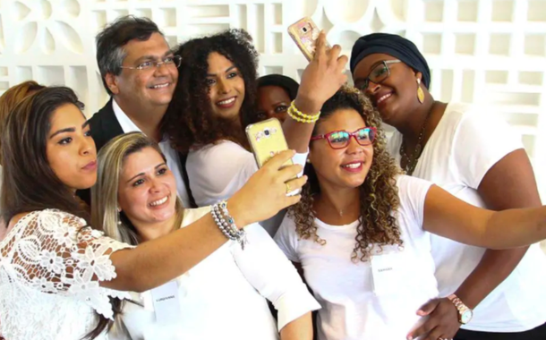 Flávio Dino com integrantes da União Brasileira de Mulheres