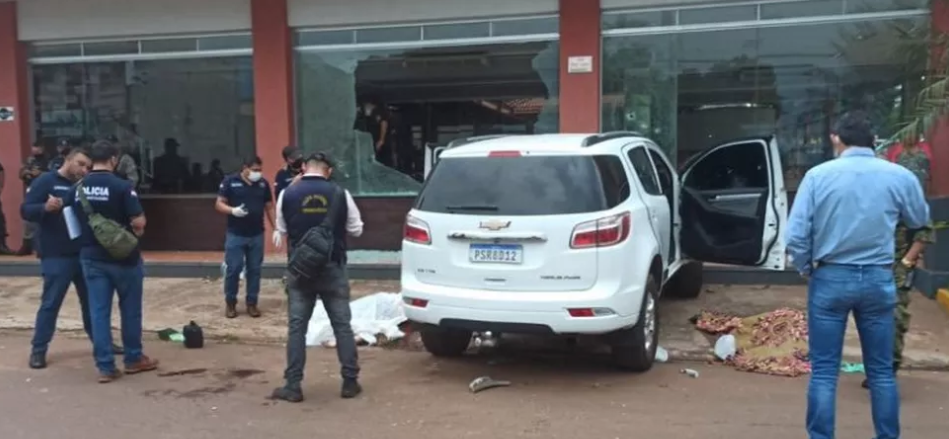 Carro em que as vítimas no Paraguai estavam