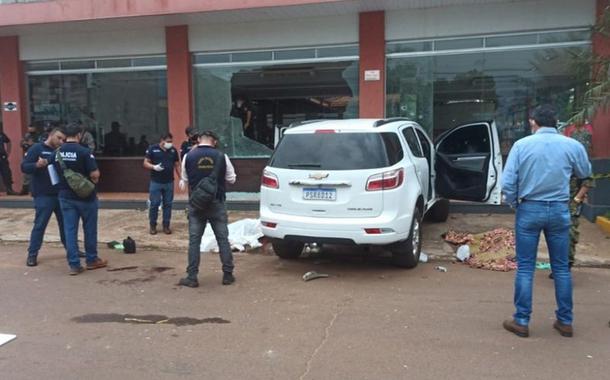 Carro em que as vítimas do tiroteio estavam