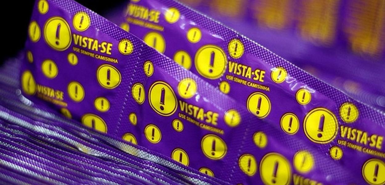 O clima de diversão da temporada de carnaval ressalta a importância da prevenção de Doenças Sexualmente Transmissíveis (DSTs); o médico urologista Rafael Buta, da Aliança Instituto de Oncologia, alerta para graves doenças que podem ser evitadas com o uso da camisinha; "O vírus HIV, causador da Aids; Sífilis, Hepatite B e C; e o HPV são as doenças mais graves que podem ser adquiridas em relações sexuais sem preservativo e podem ser evitadas com este cuidado", destaca o médico