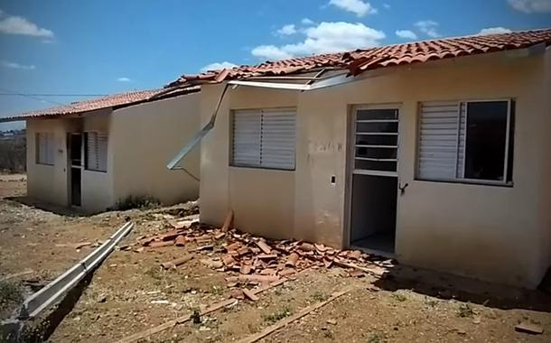 Imagens de casas depredadas no Agreste de Pernambuco