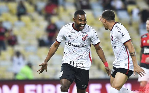 Athletico-PR elimina Flamengo no Maracanã