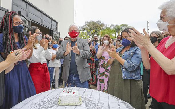 Lula comemorando seu aniversário de 76 anos