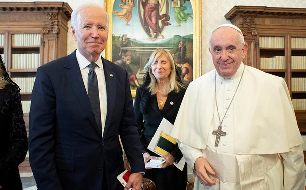 Presidente dos Estados Unidos, Joe Biden, e primeira-dama dos EUA, Jill Biden, durante encontro com o papa Francisco no Vaticano29/10/2021