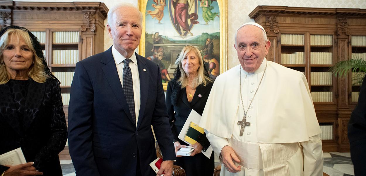 Presidente dos Estados Unidos, Joe Biden, e primeira-dama dos EUA, Jill Biden, durante encontro com o papa Francisco no Vaticano29/10/2021