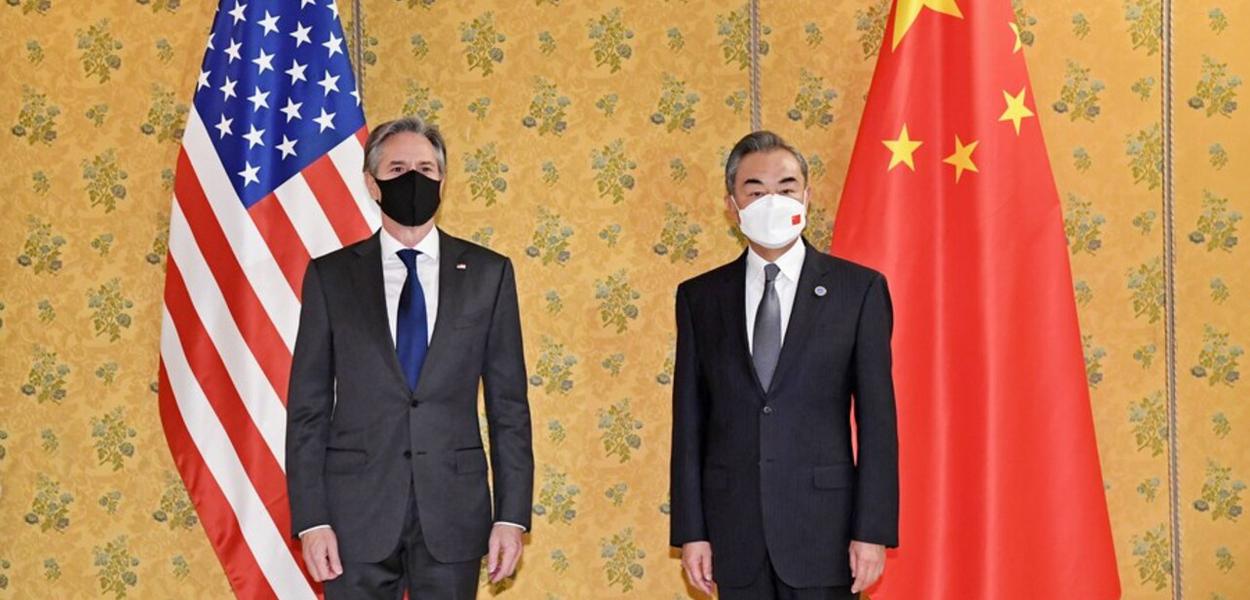Wang Yi e Antony Blinken
