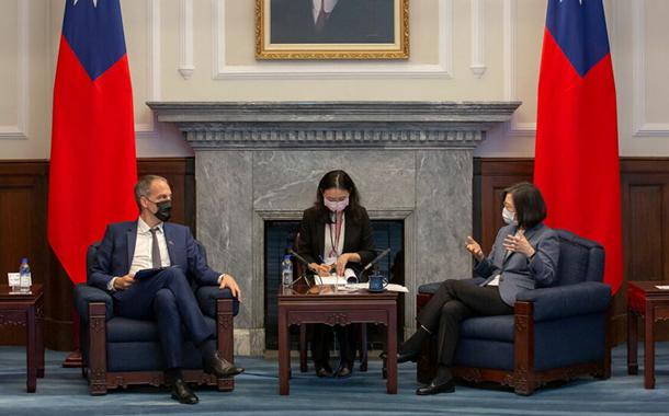 Delegação do Parlamento europeu conversa com a presidente de Taiwan