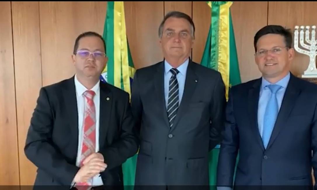 Alex Santana, ao lado de Bolsonaro e do ministro João Roma (Cidadania)