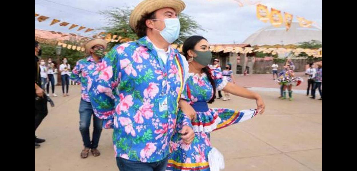 Pedro Guimarães dança quadrilha em Campina Grande (PB)
