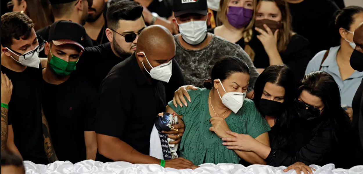 Mãe se despede da cantora Marília Mendonça