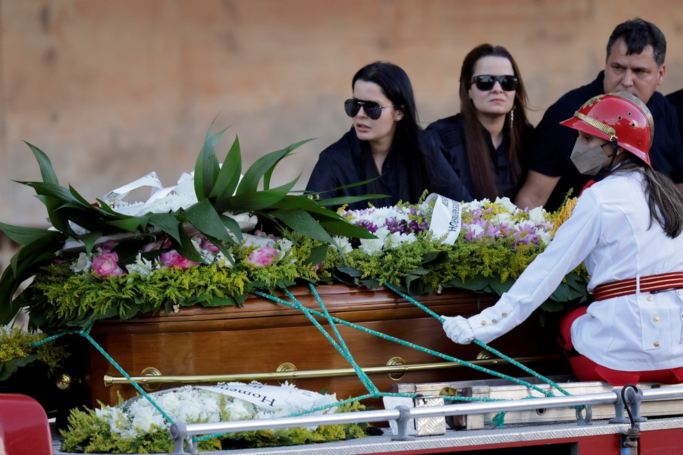 Maiara e Maraisa no velório de Marília Mendonça