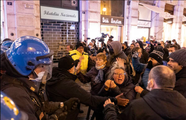 Protesto antivacina na Itália