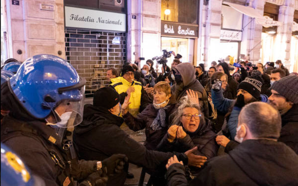 Protesto antivacina na Itália