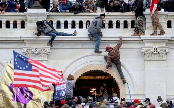 Ataque de apoiadores de Trump ao Capitólio em janeiro de 2021