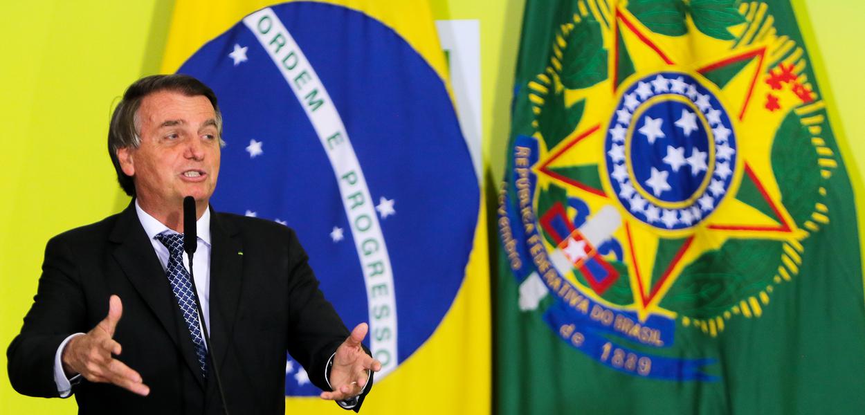 Jair Bolsonaro participa da solenidade de consolidação do marco regulatório trabalhista infralegal, no Palácio do Planalto