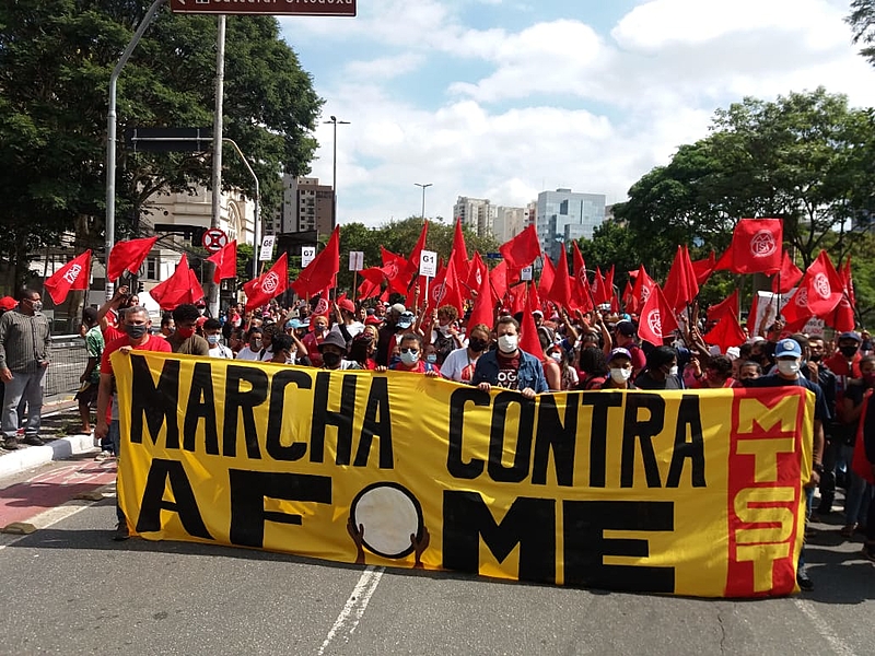 Manifestantes foram às ruas de diversas cidades brasileiras contra políticas que aprofundam a fome no país
