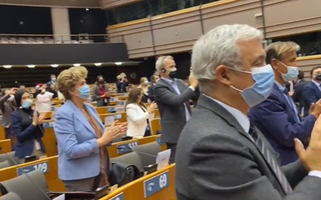 Eurodeputados aplaudem Lula de pé no Parlamento Europeu