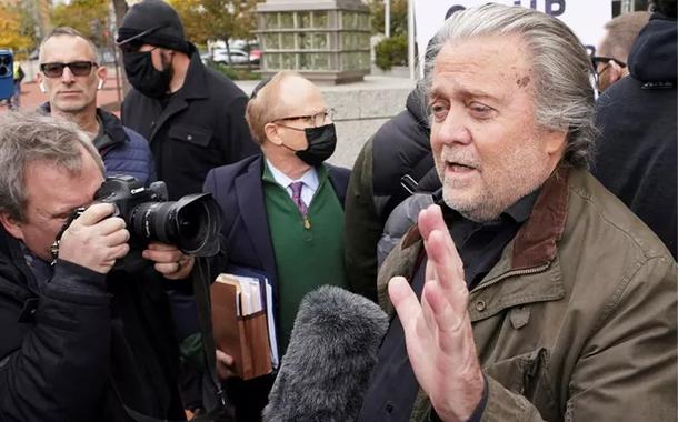 Steve Bannon se entregou ao FBI no dia 15 de novembro de 2021